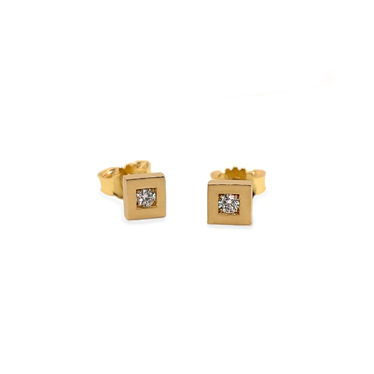 Square earrings with diamond