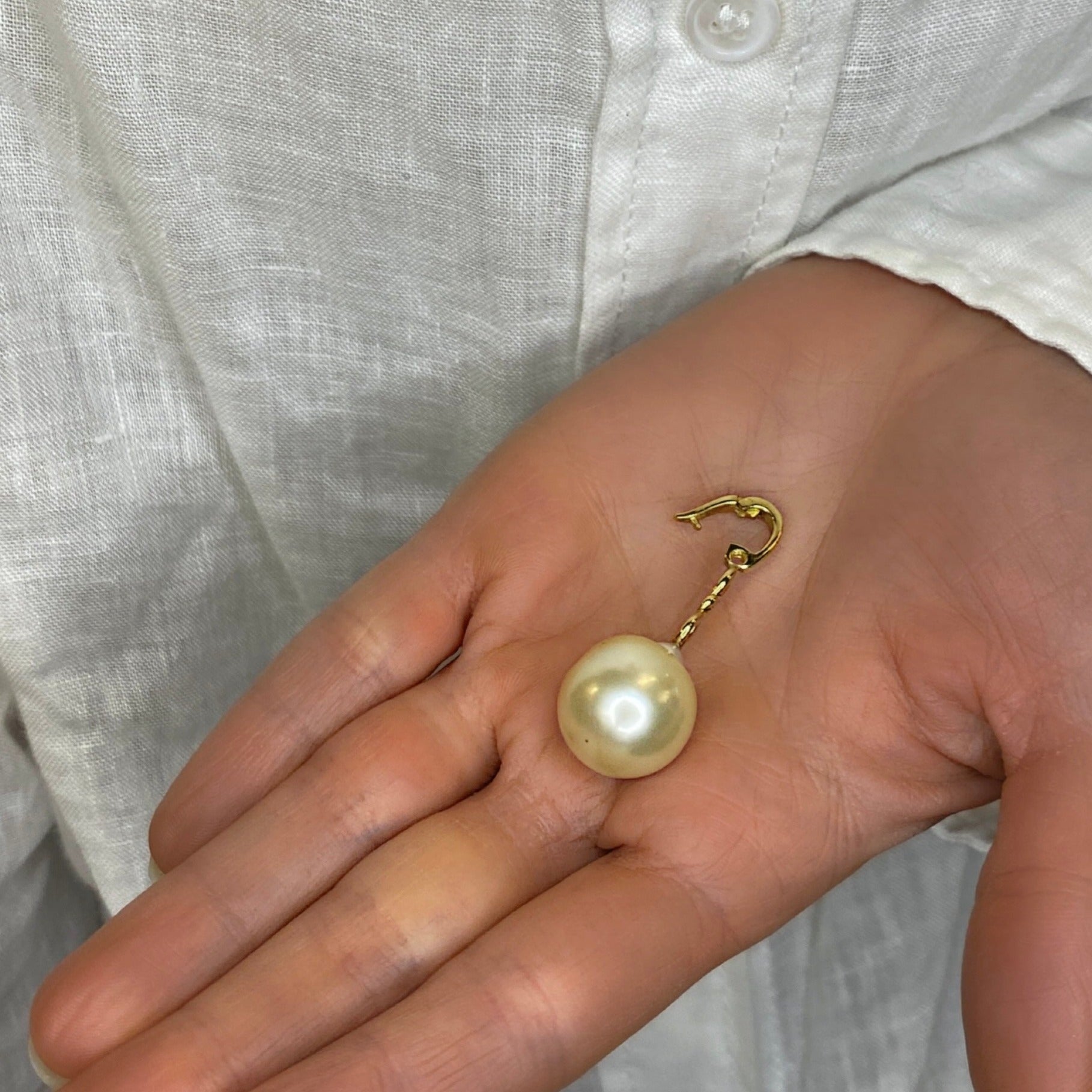 Pearl necklace with South Sea pearls and Eternitiy lock and pearl pendant, unique